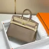 Bolsos de diseñador Luxurys Bolsos de mujer Bolso de hombro Subaxilar Bolso de cuero Bolso de mano Bolso de billetera Caja de regalo naranja Bolso versátil Bajo clave noble Tienda de fábrica ir