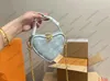 Bubblegram-Umhängetasche zum Valentinstag: Luxuriöse bestickte Mini-Handtasche mit Kettenriemen-Herzdesign