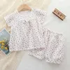 Kledingsets meisjes zomerpakken kleding baby korte mouwen mousseline katoenen bloemen shirt top shorts outfits kinderjurk broek sets 2 stks 05t w230210