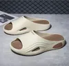 23 de verão masculino de luxo sandálias Sapatos leves Man Slippers Slip On Beach Slide Flats Boy Flip Flip Farle Wear Sandalias EU40-45