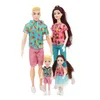 Dolls 4pcslot Família bonecas ken esposa casal define a família momdadboybaby playset crianças pretendem brincar de brinquedos de brinquedos de boneca brindes meninas presentes 230210