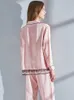 Moda de sono feminina 16 mamãe pijamas de seda real se sente feminino de renda preta com bordado de pijama femme songor salão de cama hangzhou pijama