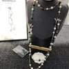 Flera stilar av högsta kvalitet Classic Pearl Necklace Design för kvinnor Lyxvarumärke C Halsband Birthday Wedding Gift257a