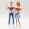 Poupées 4pcslot poupées de famille Ken femme Couple ensemble MomDadBoyBaby famille Playset enfants Pretand jouer jouets maison de poupée jouets filles cadeaux 230210