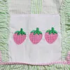 Kläderuppsättningar 18T Baby Girl Suits Summer Sleeveless Set med Cute Cartoon Strawberry Embroidery Green Short Sleevepink Plaid Pants Hot W230210