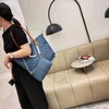 Designer Handbag Store 60% rabatt p￥ Hong New Western-Style Women's One-Shoulder Tyg Simple Capacity Portable Tygv￤ska