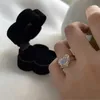 Solitaire ring zilveren kleur trendy kristalsteen hartvormige dubbeldek opening verstelbare vrouwen onregelmatige oppervlakte feest sieraden geschenken y2302