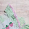 Set di abbigliamento 18T Abiti per bambina Abiti estivi senza maniche con simpatico cartone animato Ricamo fragola Verde manica cortaPantaloni scozzesi rosa Hot W230210