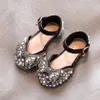Sapatos planos meninas meninas baotou sandálias de pérolas respiráveis ​​coreanas da moda da moda de diamante