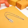 LW French Brand Blade Necklace för herresigner smycken för kvinna T0p kvalitetsälskare halsband klassisk stil diamant premium gåvor med ruta 002