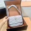 Nieuwe okseltas Geschenkdoos Populaire nieuwe mode Hoogwaardige casual collocatie Zadeltas Rugzak Tote Plunjezakken Designer Messenger Fashion