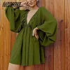 Sukienki swobodne seksowne nisko cięte zielone sukienki plisowane bez pleców Lantern Rękaw A-line jesienna sukienka Kobieta Wysoka talia V-deter