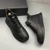 Designer classici di nozze vestite per feste per feste alla moda vulcanizzare sneaker casual traspiranti rotondi di punta spessa business 6211