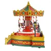 Figuras decorativas de Natal apresenta sua namorada com uma caixa de música de Natal Merry Go Round Birthday Gift e para a namorada