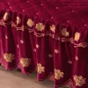 寝具セット豪華なヨーロッパの結婚式のフリルベッドスカートセットゴールドキルティング刺繍ベルベットフランネル羽毛布団カバーキルトベッドスプレッド