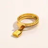 ファッション絶妙な結婚指輪女性と男性のための人気のステンレス鋼ブランドレターデザイナーリング 18k ゴールドメッキクラシック品質のジュエリーアクセサリー愛のギフト