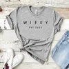 女性の Tシャツ Wifey Est 2023 Tシャツシャツブライダルシャワーギフト結婚式女性ストリートトップ夏の女性カジュアル Tシャツ