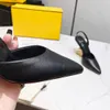 Teli a cuneo a cuneo di punta di moda 2022 Summer Nuovo sexy sexy cinghia di pelle posteriore da donna scarpe personalizzate di grandi dimensioni 35-42 tallone eteromorfo Qualità originale