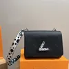 Modische Damen-Designer-Tasche, Wasser-Ripple-Twist-Umhängetaschen, gepunkteter Kettenriemen, Umhängetasche, Handtasche, Abendtasche, Hartschalen-Clutch