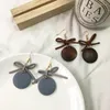 Gestüt Ohrringe 2023 Ankunft Retro Runde Holz Brincoos Oorbellen Velvet Bow Frauen Temperament Langer geometrischer DIY -Schmuck