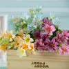 الزهور الزخرفية 5pcs/lot 18 رؤساء زنبق زهرة الاصطناعية ديكور ديكور الزفاف حرير flores فرع باقة وهمية