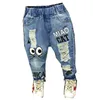 Jeans déchirés pour enfants, pantalons pour garçons et filles avec le même motif de lettres, à la mode, adaptés aux enfants de 2 à 7 ans