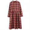 Robes décontractées 2023 Arrivée à manches longues Mode Plaid Printemps Robe Coton Lin Bouton Slim Vacances Voyage Femmes Automne Midi