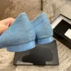 Designer Damklänning Skor Denim Blå Quiltad Textur Rosett Balettskor Låga klackar Loafer Espadrilles Sneaker Slip-on Casual Sko Klassisk bokstavstryckt bröllopssko