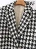 Damskie garnitury Blazers Traf Women Fashion Houndstooth Tweed Blazer Coat Vintage Long Rleeve Pockets żeńska odzież zewnętrzna elegancka veste femme 230210