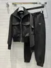 Designer Kvinnors spårdräkter passar tidigt på våren Nya produkter Klassiska triangeletikett Luxury Tracksuits For Woman Fashion Gunched Casual Tracksuit