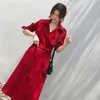معاطف الخندق النسائي معطف الخريف الكوري معطف الخندق الأحمر مع الأنيقة الأنيقة مزدوجة الصدر طويلة الأكمام طية طية طية متوسطة الطول أنثى 230211