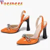 Sandalen Neue Mode Spitze Pumps mit hohen Absätzen im Herbst Glänzende Kristall-Bowknot-Rückenriemen-Partyschuhe Orange Heels Sandalen Elegante Damen G230211