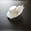 CLOCHES FRENS BOWNOT SATIN TOP HAT Femmes Banquet Élégant Robe de célébrité britannique Fascinateur mariée Mariage blanc Fedora Hat 230210