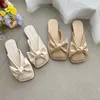 Tofflor 2022 mode sexig senaste version mjuk och bekväm platt tofflor bowknot baotou sandaler sommar sandaler tofflor kvinnors skor G230210
