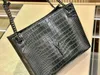 Tote Bag Designer Shoulder Bag Leather Messenger Bag Shopping Bag With Chain Shows Luxury Fashion Versatile Piece