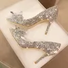 Sapatos de vestido est dos sapatos de salto alto mulheres bombas apontadas na mulher de cristal sapatos de casamento 5cm7cm9cm 230210