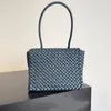 Patti Top Handle Bag Gepolsterte Oberseite aus Intreccio-Leder Handtasche Einzelne Innentasche mit Reißverschluss, zwei offene Taschen Umhängetaschen Metallverschluss Schwarze Luxus-Designertaschen