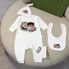 3st/set Nyfödd bebis höstbyxor Tryck mjuk bomull Baby jumpsuit Hatt Haklappar Kostym Spädbarn Pojke Flickor Långärmade Kläder Barnkläder