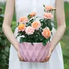 Fournitures de jardin Autre jardinière Panier suspendu Résine Pot de fleur avec chaîne en métal Crochet Forme de diamant Intérieur / Extérieur Cintre Décoration murale