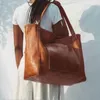 어깨 가방 레트로 부드러운 PU 가죽 휴대용 어깨 가방 대용량 여성 가방 새로운 토트 백 어깨 핸드백 G230210