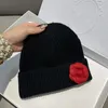 Beanies Beanie/Skull Caps Kvinnors hattar på vintern 2023 Rose Black Beanie Double Warm Sticked Bonnet Femme Windproof Ear Protection Girls