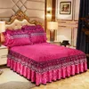 Sängkjol 3st Luxury Sängkläder Set Varma mjuka sängar Spreads Höjd sängkjol Justerbara linne Sakar Drottning King Size Cover med Pillow Case 230211