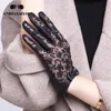 Пять пальцев перчатки сексуальные моды женские кожаные перчатки весна и осень тонкие овчины черные кружевные перчатки складывают женские перчатки-7018 230210