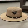 フラットブリムジャズの帽子