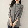 Ternos femininos Blazers Mulheres 2023 Bolsos chiques da primavera chique Lady Lady Coats Elegantes Single Basted Minimalist Outwear