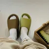 Slippers nieuwe stijl hoogwaardige zomer slipper mannen mode sandalen zand kleur casual home gat schoenen eva non-slip dames strand dia's g230210