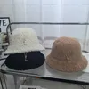 Femmes Designer Bucket Hat Fuzzy Winter Beanie Hommes Skull Caps Ski Chapeaux Hommes Coton Unisexe Cachemire Lettres De Luxe En Plein Air sans boîte