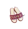 슬리퍼 트위드 샌들 새로운 두꺼운 바닥 짧은 루트 플립 플롭 캐주얼 패션 짠 수 놓은 여성 신발 T2302115
