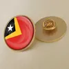 Broche con insignia de resina de cristal de la bandera nacional de Timor Oriental, insignias de bandera de todos los países del mundo