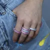 حلقات الكتلة Hip Hop Bling White Pink Baguette CZ Edernity Band Jewelry للنساء الكامل Zirconia Conting Finger Ringscluster